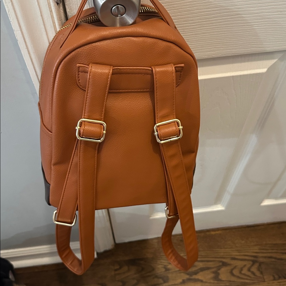 Patchwork Leather Backpack 🎒 - Picture 2 of 8